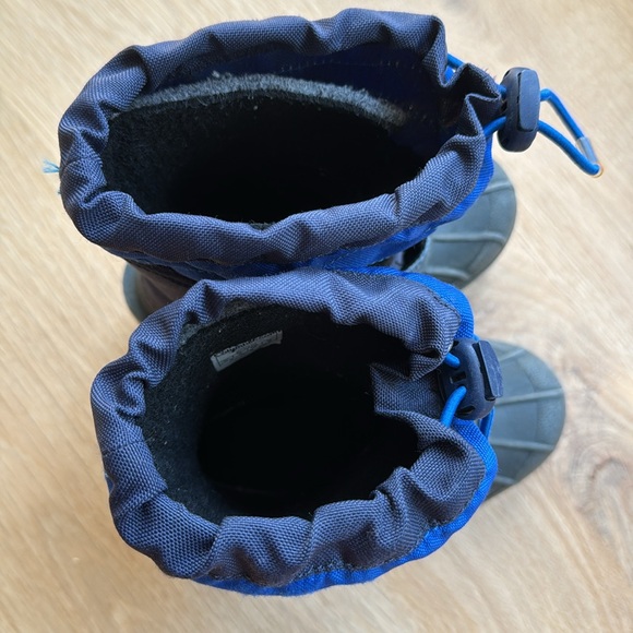 Columbia Unisex-Child Powderbug Plus Ii Snow Boot Collegiate Navy, Chili - Picture 6 of 11